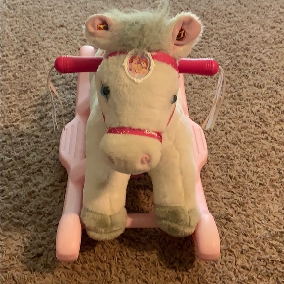 Disney princess ride horse - Picture 2 of 2